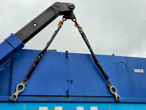 Skip loader chain - loader, sleeve