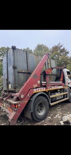 Inclosed skip container - skip,