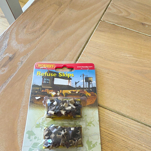 Hornby refuse skips - 1:76,